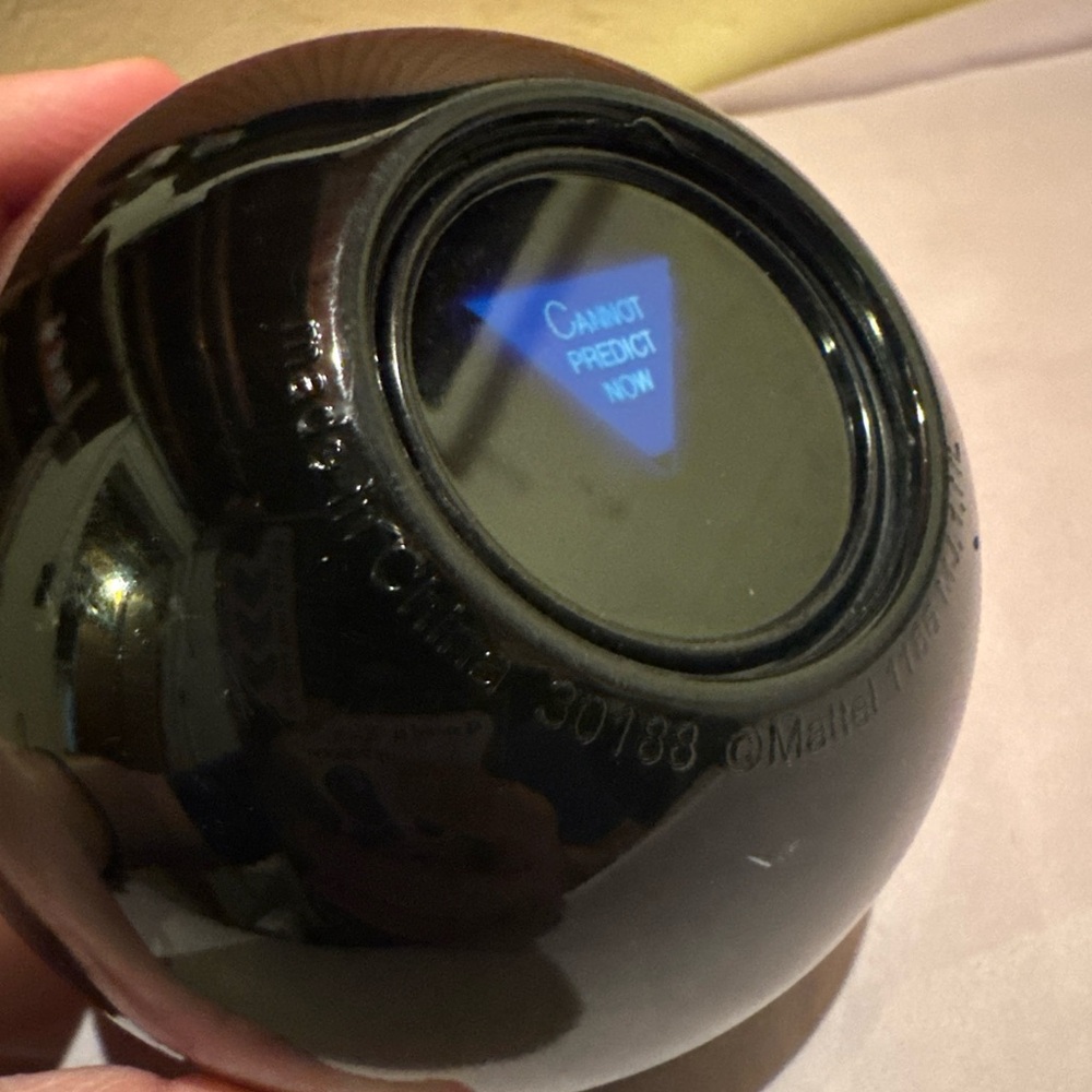Magic 8 ball - Picture 3 of 4
